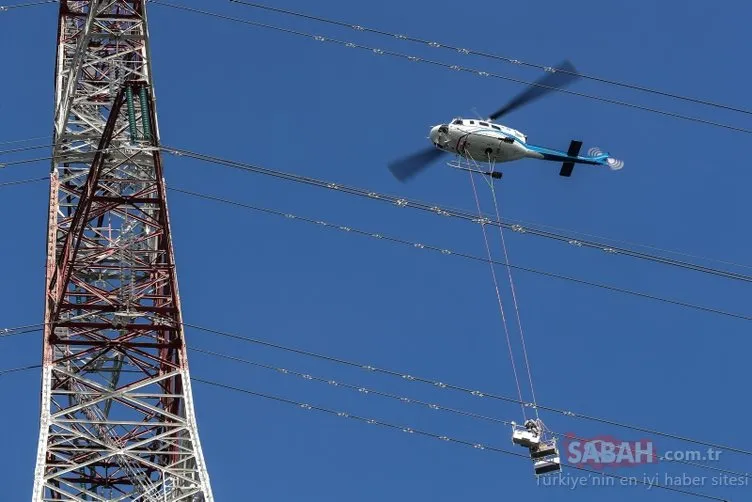 İstanbul Boğazı’nın 280 metre yukarısında kesintisiz elektrik için ölüme meydan okuyorlar