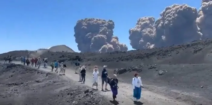 Etna Yanardağı uyandı: ‘Kırmızı kod’ uyarısı verildi