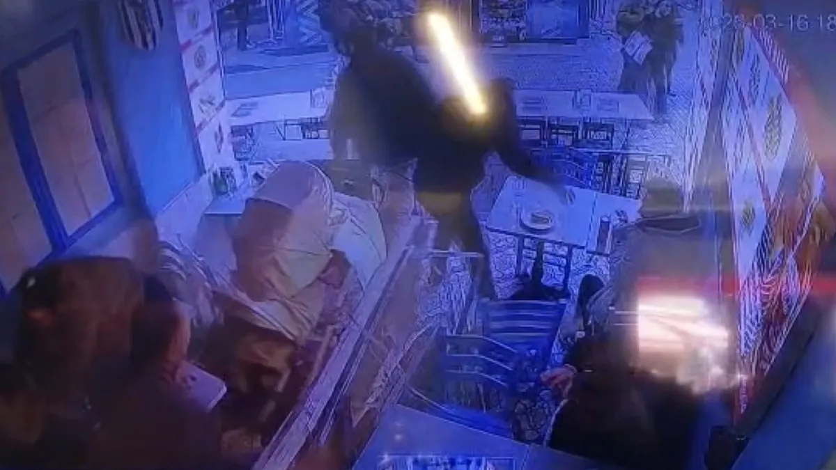 SON DAKİKA… İstanbul Beşiktaş’ta balıkçıya giden aile kabusu yaşadı: Lokmamı ağzıma götürürken asma tavan üzerimize çöktü! SON DAKİKA… İstanbul Beşiktaş’ta balıkçıya giden aile kabusu yaşadı: Lokmamı ağzıma götürürken asma tavan üzerimize çöktü!