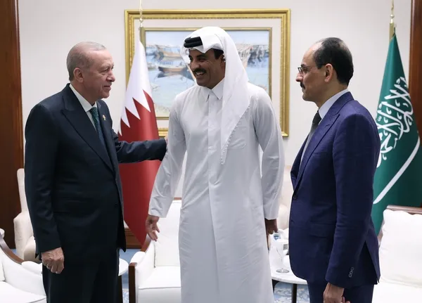 baskan-erdogandan-katarda-diplomasi-trafigi-pes-pese-kritik-temaslar-1757958808381.jpg Başkan Erdoğan'dan Katar'da diplomasi trafiği! Peş peşe kritik temaslar