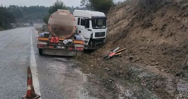 Asit yüklü kamyon kaza yaptı