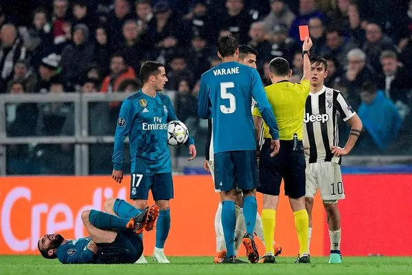 Cüneyt Çakır UEFA Şampiyonlar Ligi Juventus - Real Madrid maçına damga vurdu