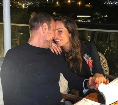 Ahlak tatile çıktı! Evli olan Güzide Duran sevgilisi Fikret Orman ile dudak dudağa...