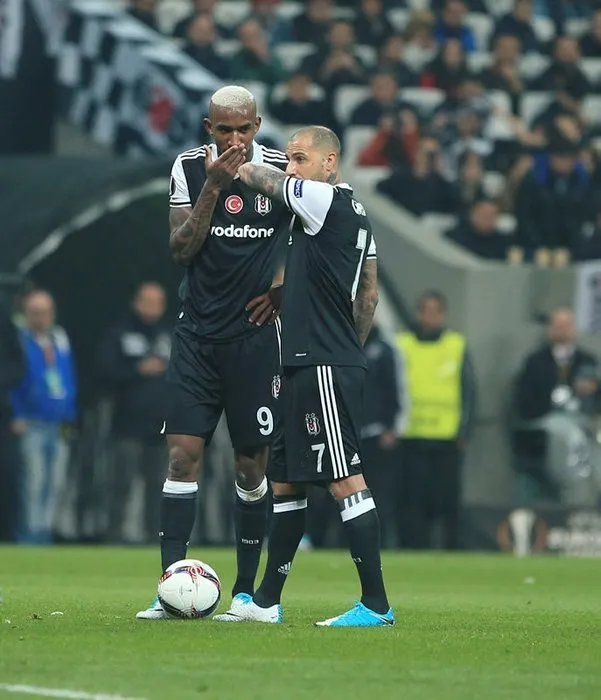 Beşiktaş’ta futbolculardan Talisca ve Quaresma’ya tepki