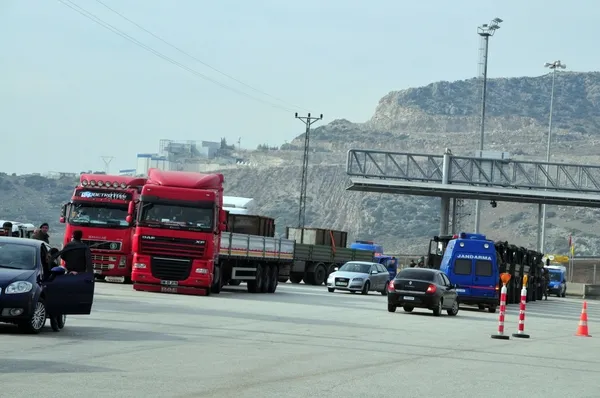 mit-tirlarinin-durdurulmasi-davasinda-yeniden-yargilanan-5-sanigin-cezasi-onandi-1741598684738.jpg