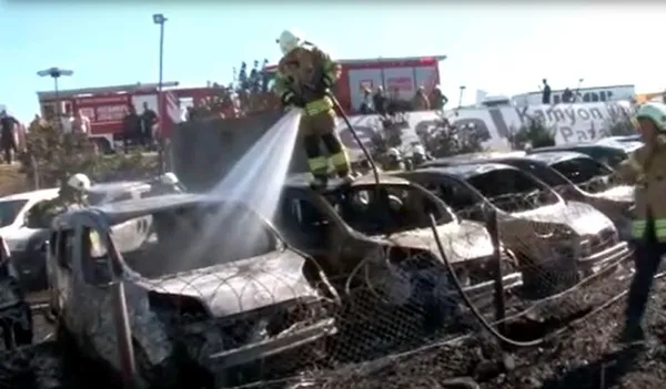 Sancaktepe'deki bir otoparkta 16 ticari araç alev alev yandı -
