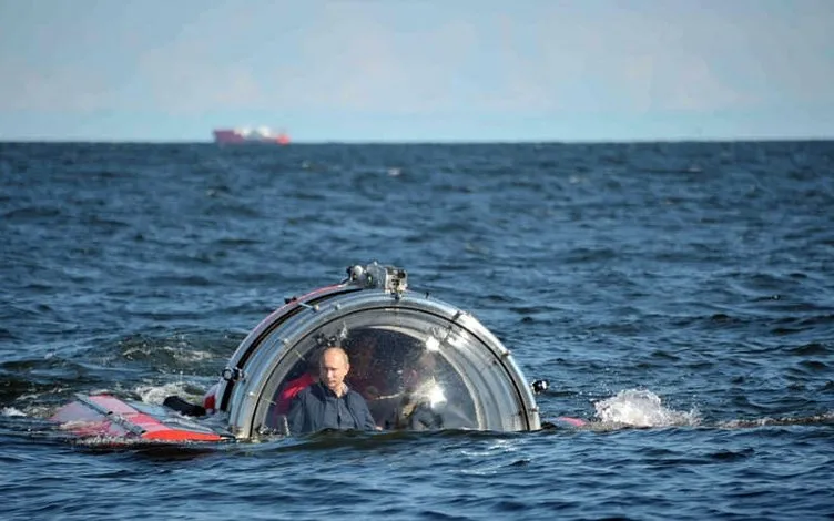 Putin ’limuzinle’ Baltık Denizi’ne daldı