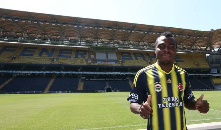 Emenike, F.Bahçe formasını giydi