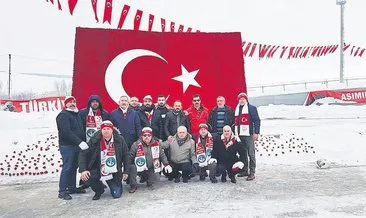 20 bin karanfilden türk bayrağı