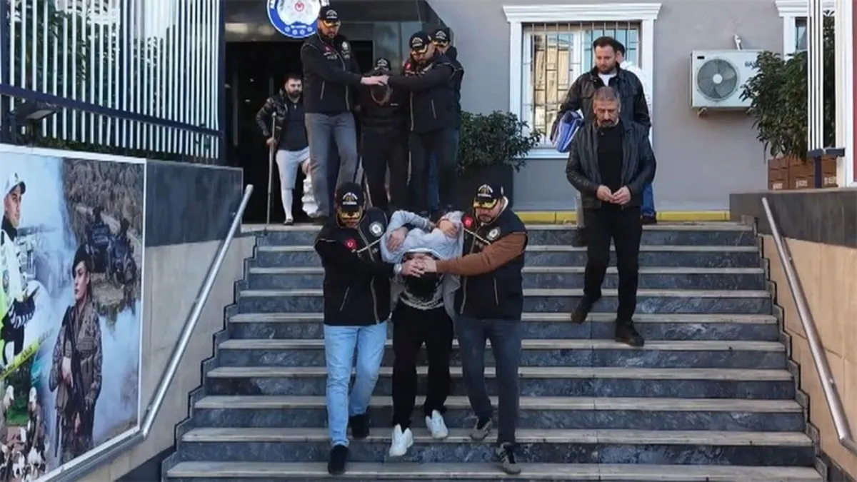 İstanbul’da suç örgütlerine operasyon: 17 şüpheli tutuklandı İstanbul’da suç örgütlerine operasyon: 17 şüpheli tutuklandı