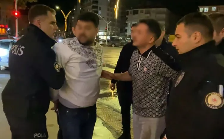 Aksaray’da ilginç anlar… Kendini araca kilitleyen şahıs polise ecel terleri döktürdü: Sen dünkü çocuk musun