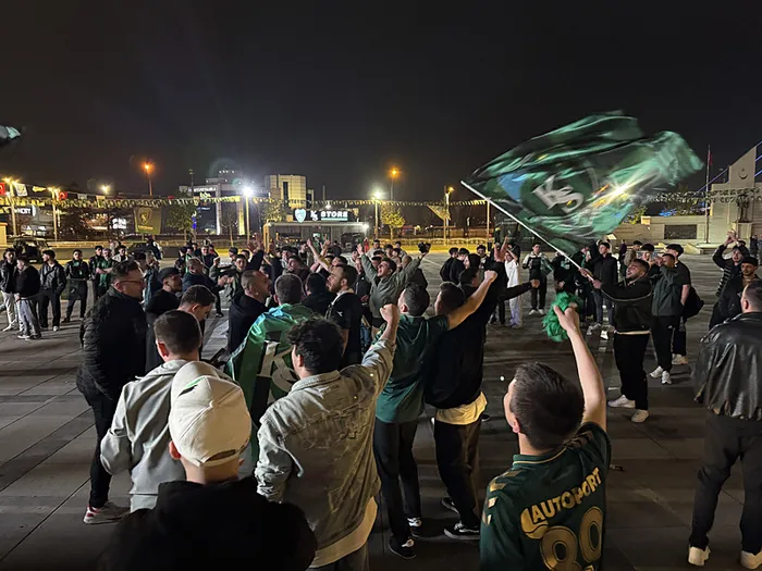 kocaelispor-16-yil-sonra-dorduncu-kez-super-ligde-1745097560669.jpeg