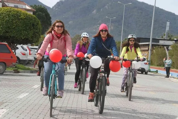 Fethiye’de pedallar 8 Mart Dünya Kadınlar Günü için çevrildi