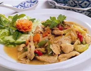 Zencefil Soslu Ve Fıstıklı Tavuk Tayland Mutfağından