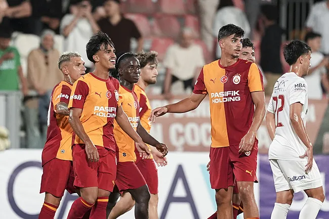 galatasaray-umraniyesporu-5-golle-gecti-lesley-ugochukwu-ilk-kez-1784318412055.jpeg