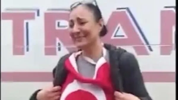 Ukrayna'dan gelen bu görüntü herkesi ağlattı! Türk yardım tırını görenler gözyaşlarına boğuldu! | Video