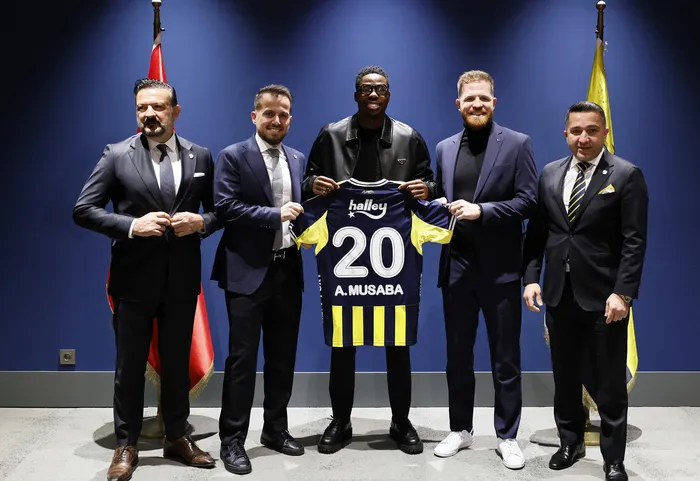 fenerbahce-resmen-acikladi-anthony-musaba-imzayi-atti-1767463856109.jpg