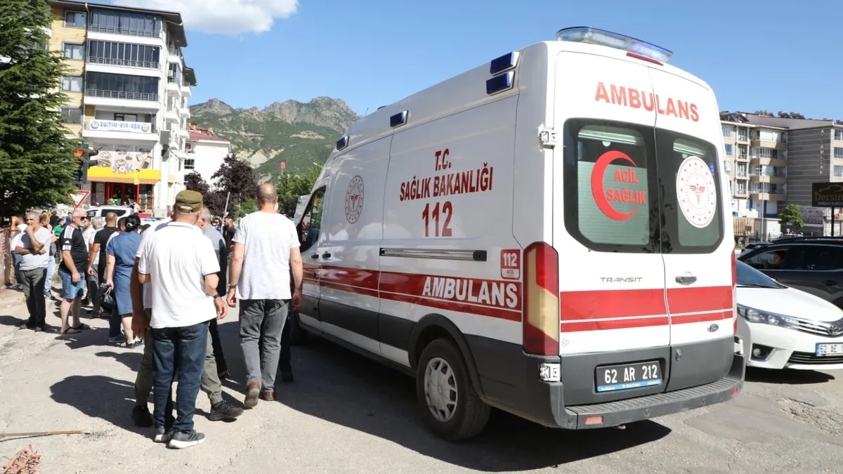İnşaat iskelesinden düşen işçi hayatını kaybetti İnşaat iskelesinden düşen işçi hayatını kaybetti