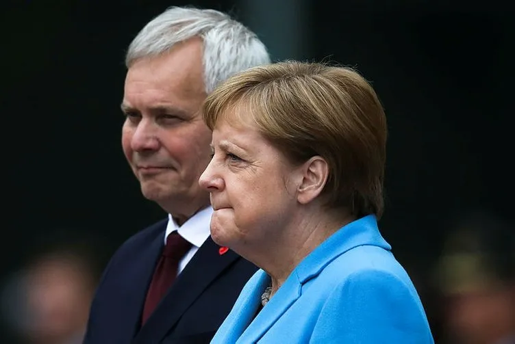 Angela Merkel’in titreme nöbetlerinin nedeni nedir? İşte uzmanlardan açıklamalar...