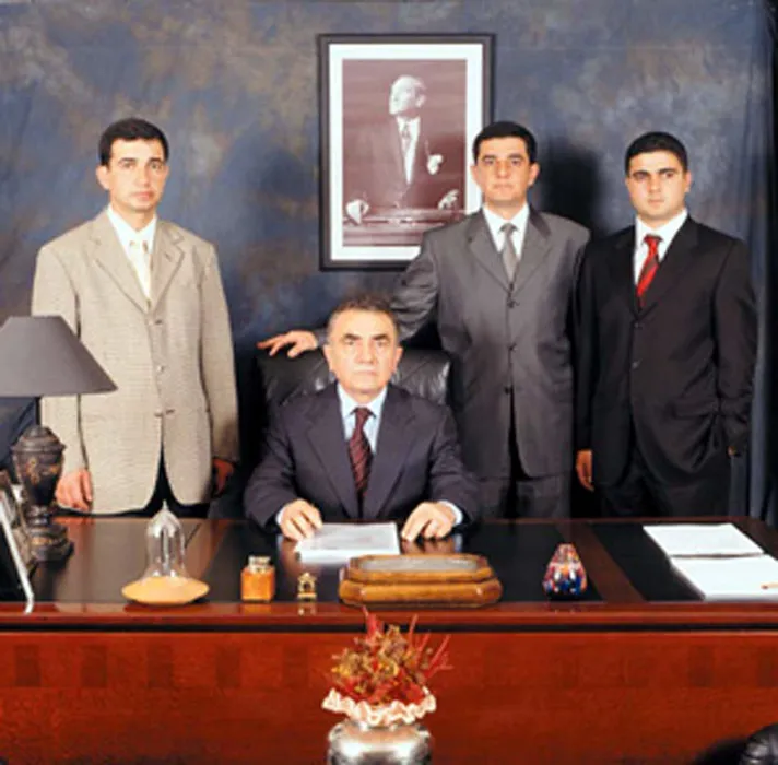Türk işçilerini taşıyan uçak düştü