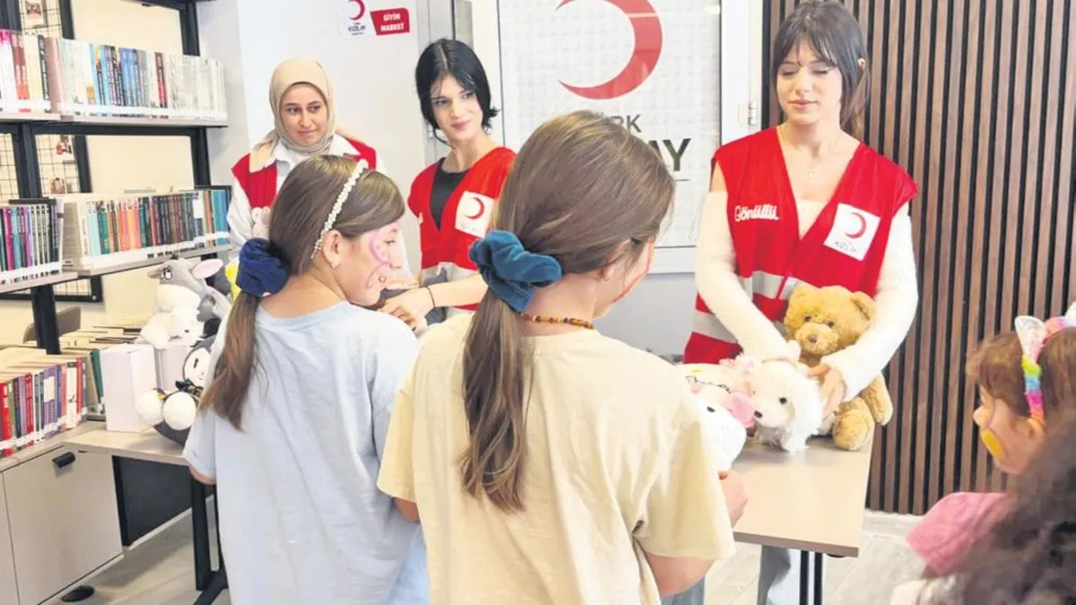 Şehidin anısına çocuklara hediye haber görseli