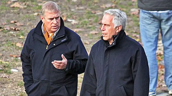 son-dakika-epstein-dosyalarinda-adi-geciyordu-prens-andrew-gozaltina-alindi-1771498071880.png SON DAKİKA| Epstein dosyalarında adı geçiyordu: Prens Andrew gözaltına alındı