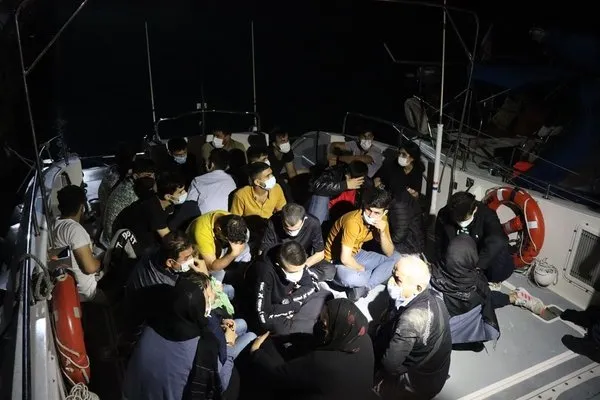 Çanakkale’de 27 düzensiz göçmen ve 2 göçmen kaçakçısı yakalandı