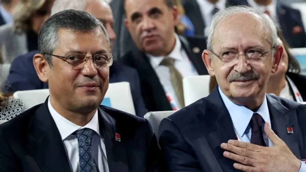 CHP binası önünde siyasi hareketlilik