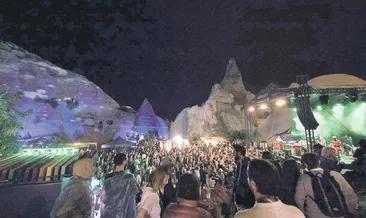 Peri bacalarında hiç durmayan müzık