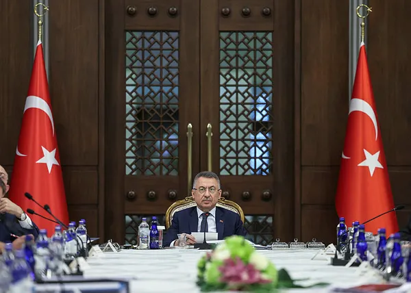 fuat-oktay-baskanliginda-e-ticaret-duzenleme-taslagi-toplantisi-yapildi-iste-ele-alinan-konular-1653569188466.jpg Fuat Oktay başkanlığında e-Ticaret Düzenleme Taslağı toplantısı yapıldı! İşte ele alınan konular