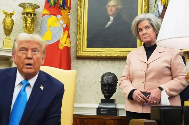 trumpin-ozel-kaleminin-verdigi-roportaj-cekti-alkolik-bir-kisilige-sahip-1765907232864.jpeg Trump’ın Özel Kalemi’nin verdiği röportaj tepki çekti: “Alkolik bir kişiliğe sahip”