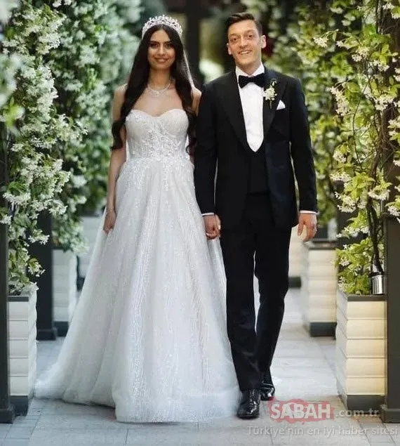 Fenerbahçe’nin yıldız futbolcusu Mesut Özil yeni yaşını kutluyor! Mesut Özil’e tescilli güzel eşi Amine Gülşe’den romantik sözler!