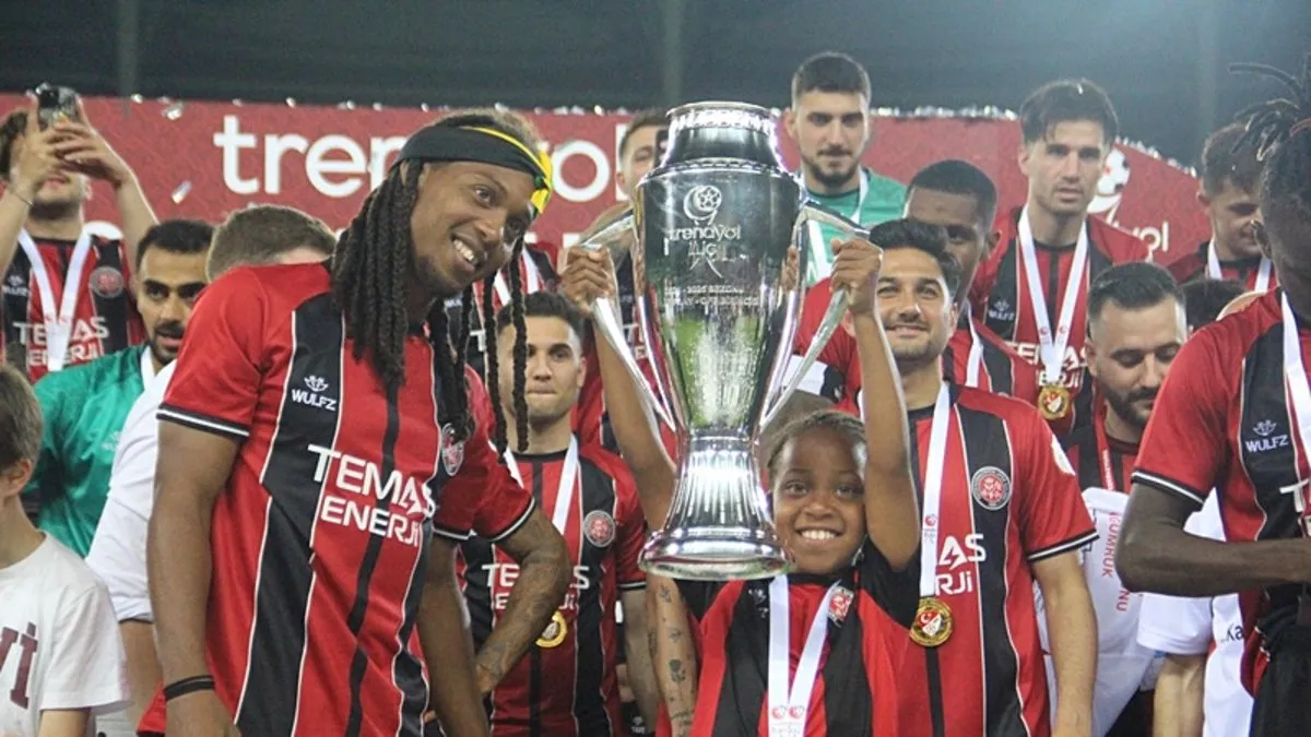 Süper Lig’de gelecek sezon mücadele edecek 18 takım kesinleşti Süper Lig’de gelecek sezon mücadele edecek 18 takım kesinleşti