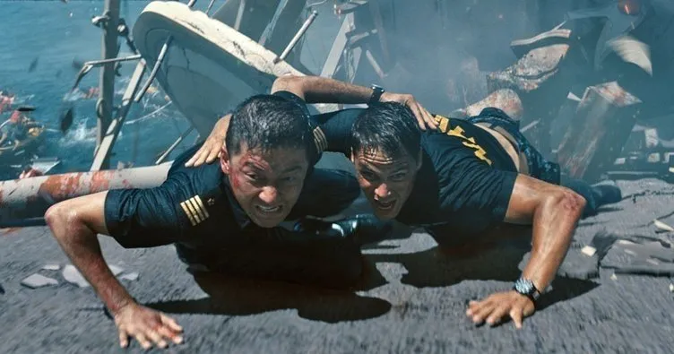 Savaş Gemisi oyuncuları kimler? Amiral Battı oyunundan uyarlanan Savaş Gemisi filmi konusu nedir?