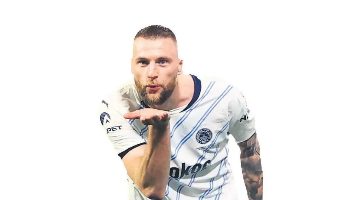 Kafasını kullanıyor!