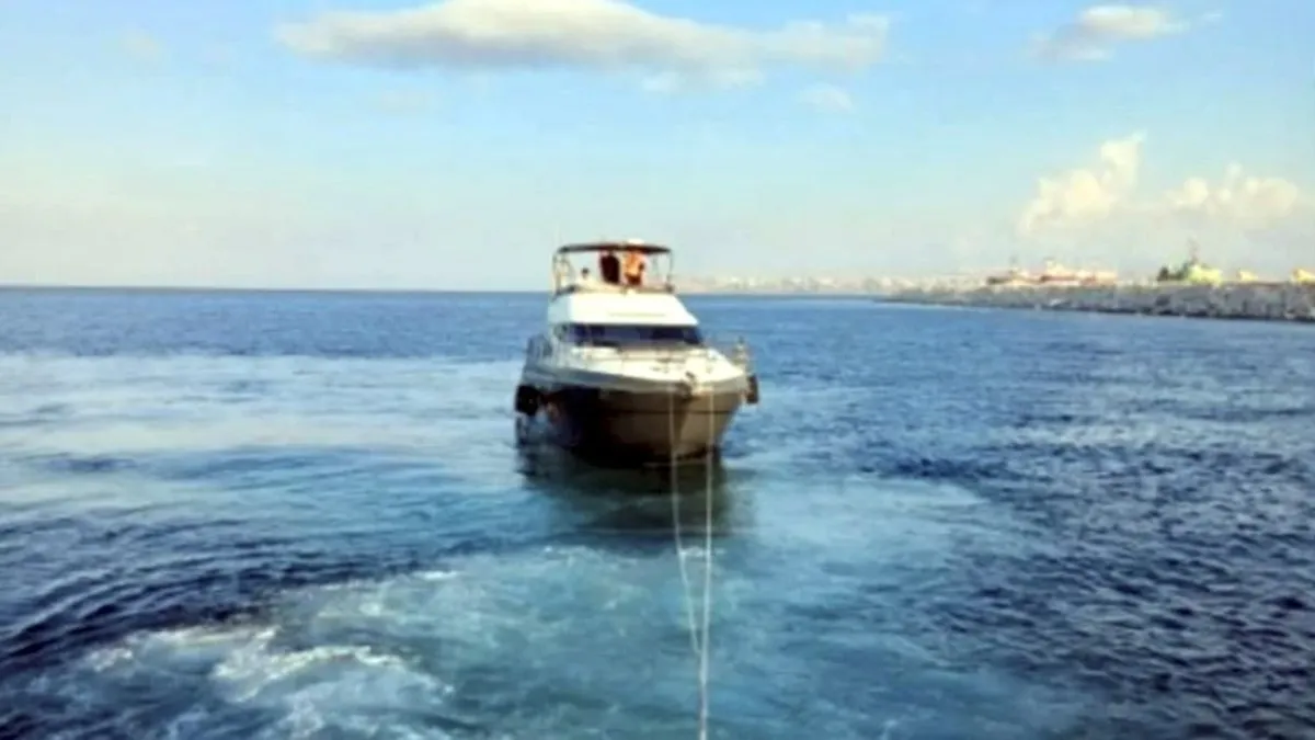 Marmara Denizi Gürpınar önlerinde sürüklenen tekne kurtarıldı Marmara Denizi Gürpınar önlerinde sürüklenen tekne kurtarıldı