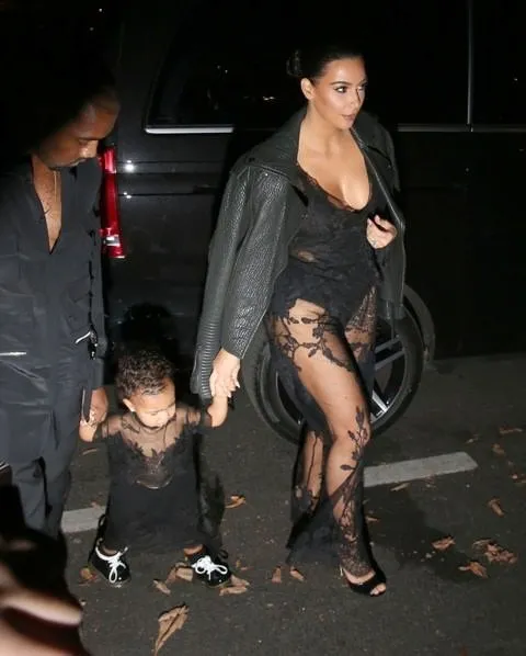 Kim Kardashian kızını da kendine benzetti