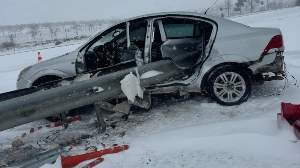 Kar yağışı feci kazaya yol açtı! 1 kişi öldü Kar yağışı feci kazaya yol açtı! 1 kişi öldü