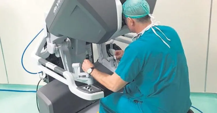 İlk çift konsollu robotik cerrahi sistemi Hacettepe’de