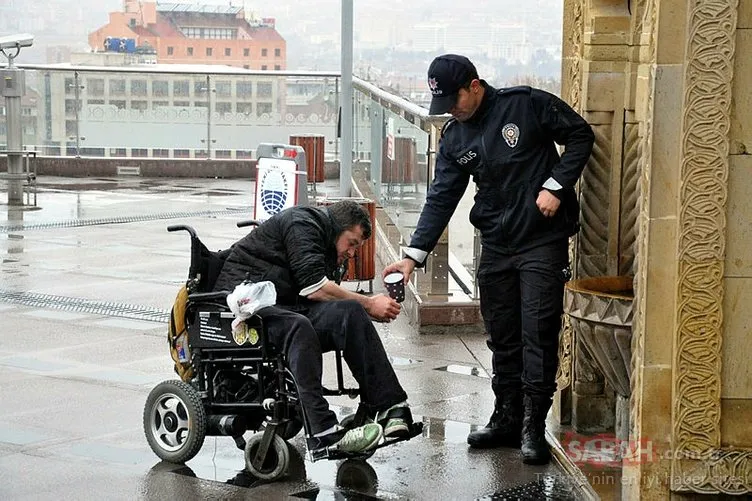 Ankara’da Cuma namazı için abdest almakta zorlanan engelli vatandaşa polis böyle yardım etti