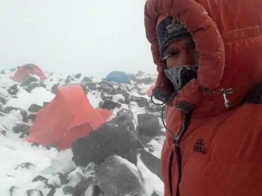 İranlı dağcıların “Ağrı Dağı” macerasına kar ve tipi engel oldu