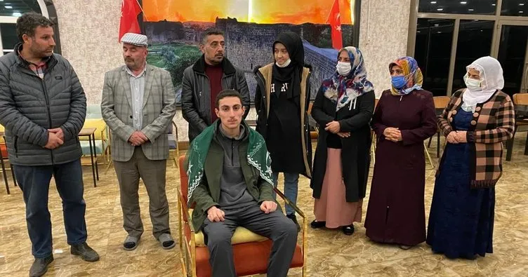 PKK’dan kurtardığı oğlunu ’asker kınasıyla’ vatan nöbetine gönderdi