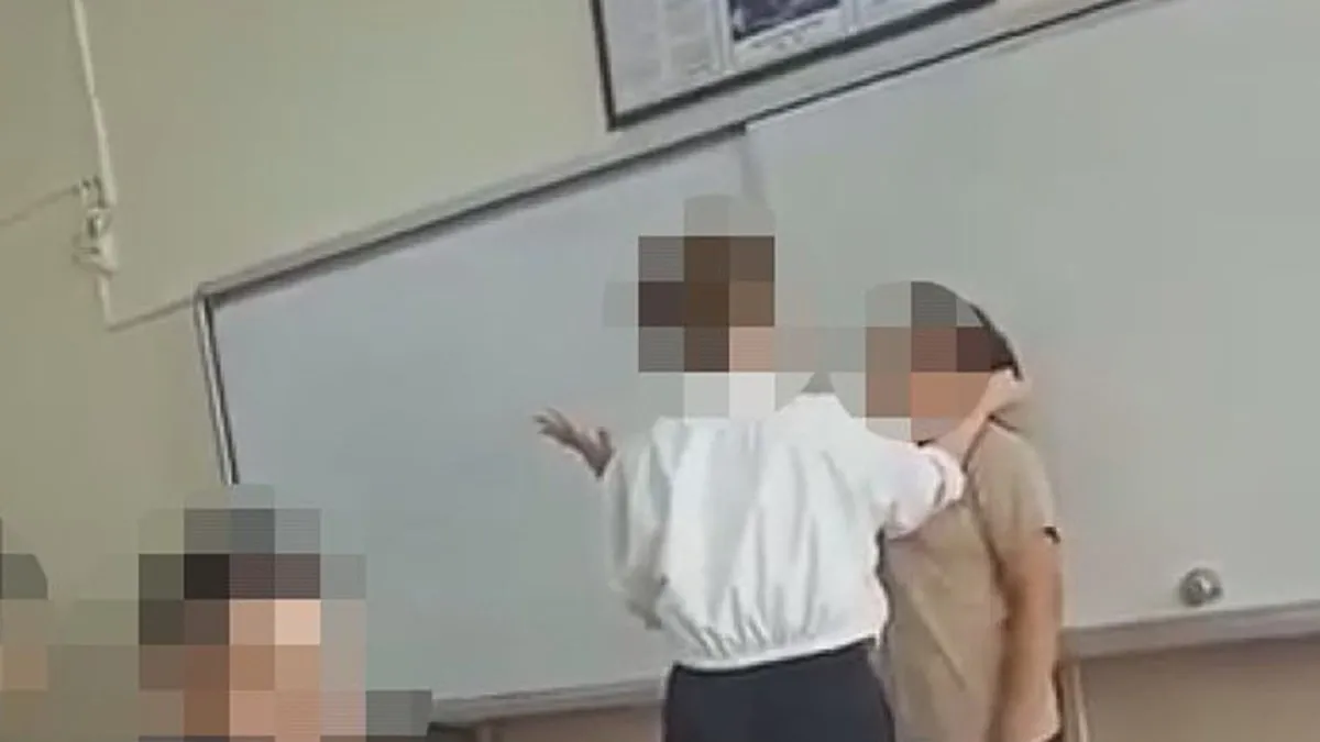 Pendik'te öğretmen dehşeti kamerada: Pisliksin, seni gebertirim