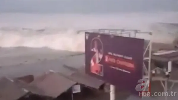 Endonezya'yı deprem ve tsunami vurdu! Korkunç görüntüler