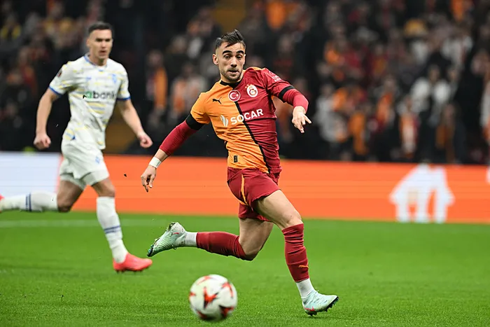 galatasarayda-yunus-akgun-gercegi-sari-kirmizli-yonetim-harekete-gecti-1739739279241.jpeg
