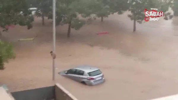 İspanya'da şiddetli yağış can aldı | Video