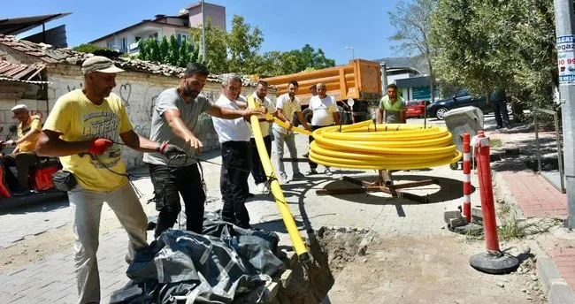 Buharkent Belediye Başkanı Mehmet Erol, doğalgaz sözü için harekete geçti: İlk kazma ÜçEylül mahallesinde vuruldu