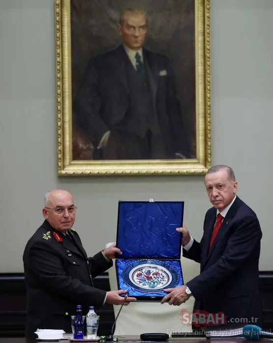 Emekliye ayrılan komutan Musa Avsever’den Başkan Erdoğan’a teşekkür! MGK’da duygu dolu anlar