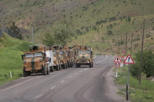 Özel birlikler sınırda! Hem havada hem karada askeri hareketlilik