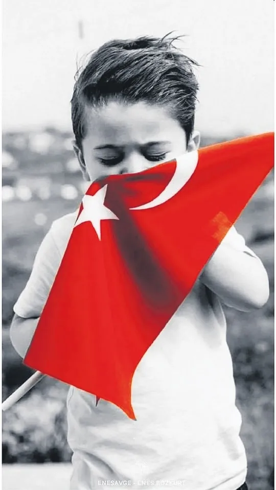 YÜKSEL AYTUĞ / Bayrakları bayrak yapan…